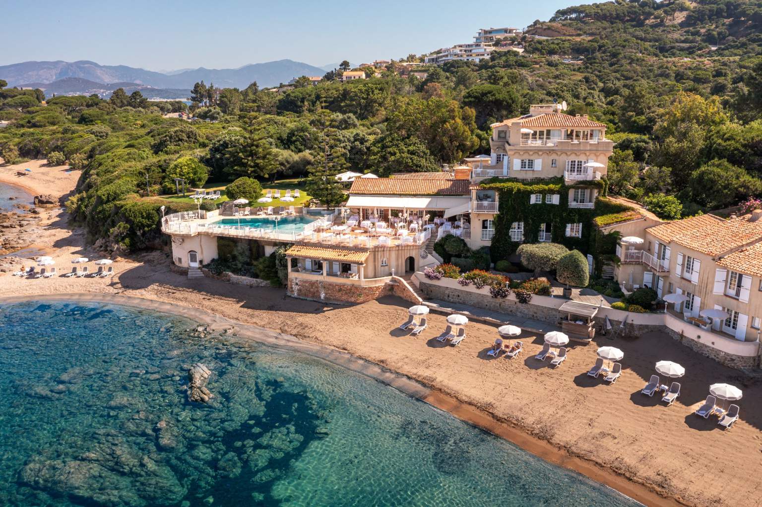Hôtel 5 étoiles le maquis en bord de mer