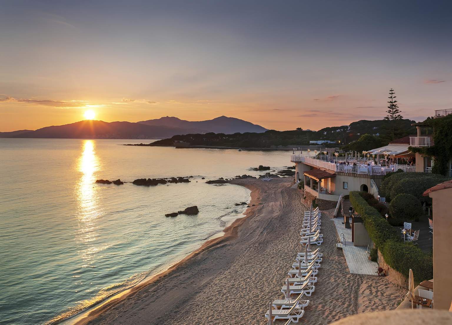 Hôtel 5 étoiles le maquis en bord de mer